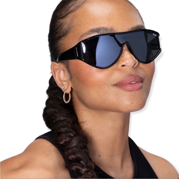 Quay Australia Accessories - NWT Quay Australia secret set polarized Black Sunglasses
